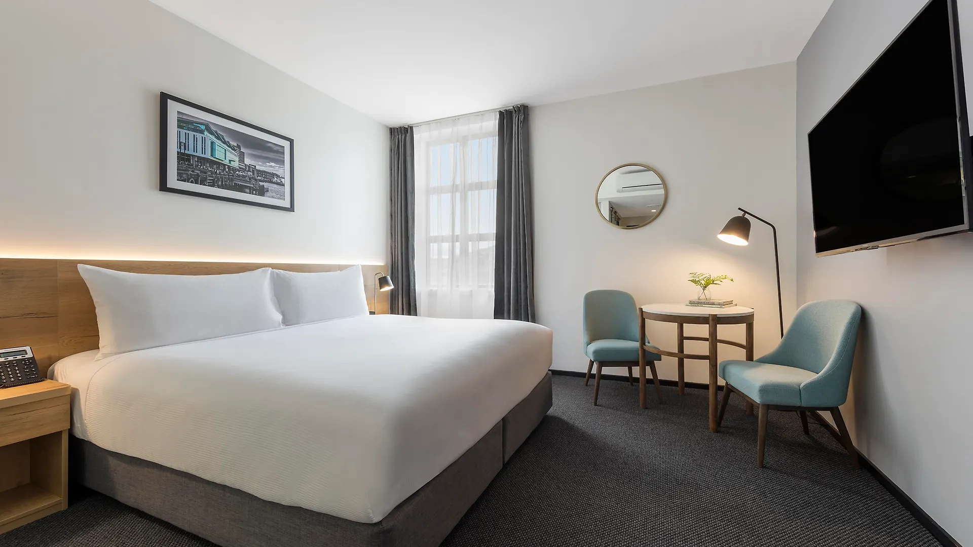 Oaks Wellington Hotel