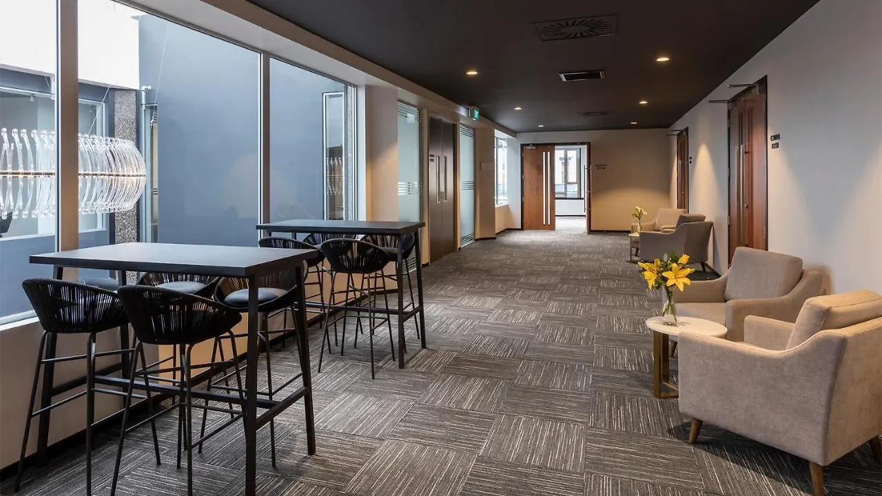 Oaks Wellington Hotel